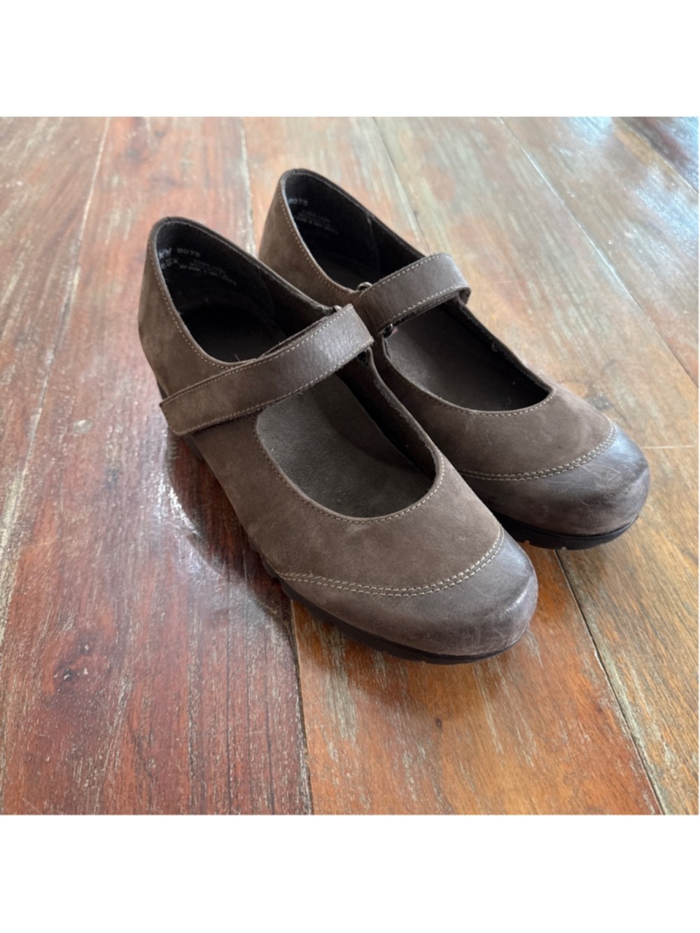 Munro American Brown Suede Mary Jane Flats Women's Size 6 5